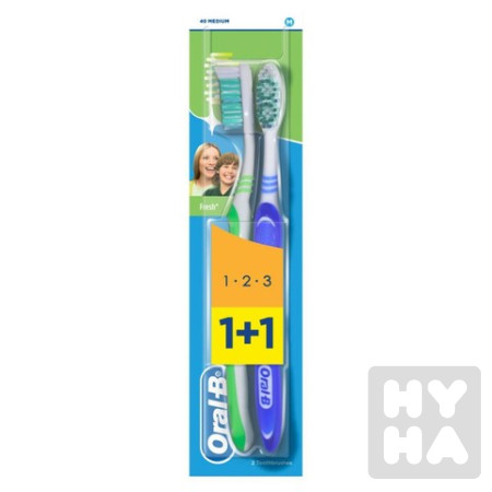 detail Oral B Zubní kartač 1+1ks 3D effect